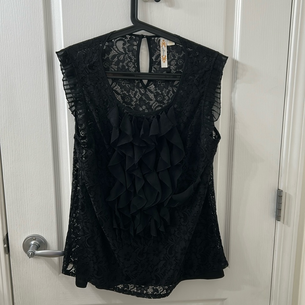 Adiva black sleeveless lace top
Size L